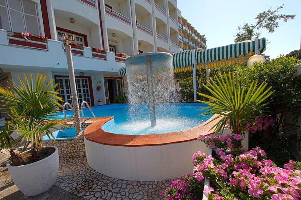 Golf & Beach Hotel Мілано-Маріттіма Екстер'єр фото